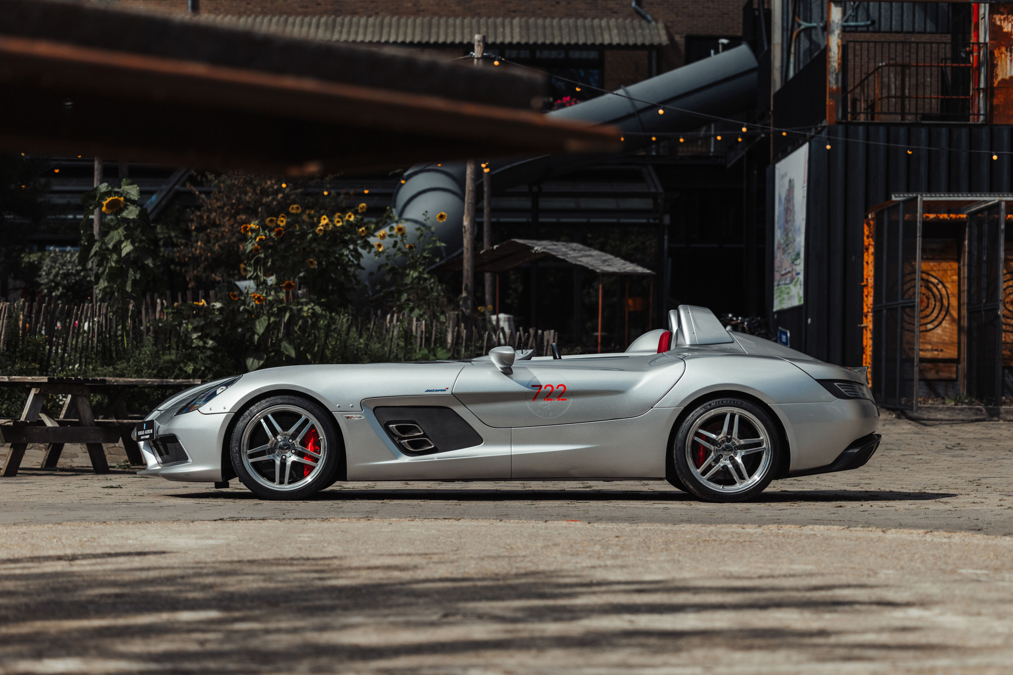 Sjelden superbil: Med sine 650 hestekrefter og et stramt opplag p&aring; 75 biler, er SLR McLaren Stirling Moss blant auksjonens absolutt dyreste objekter.  Foto: dennis Noten